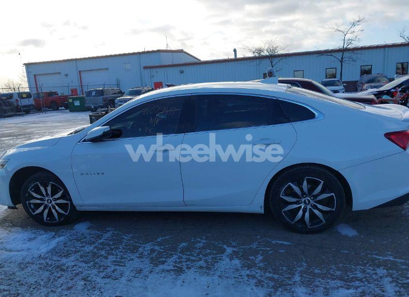 Photo 14 of 2017 Chevrolet Malibu 1LT (VIN 1G1ZE5ST4HF185331)