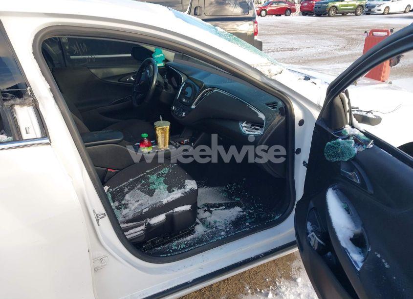 Photo 5 of 2017 Chevrolet Malibu 1LT (VIN 1G1ZE5ST4HF185331)