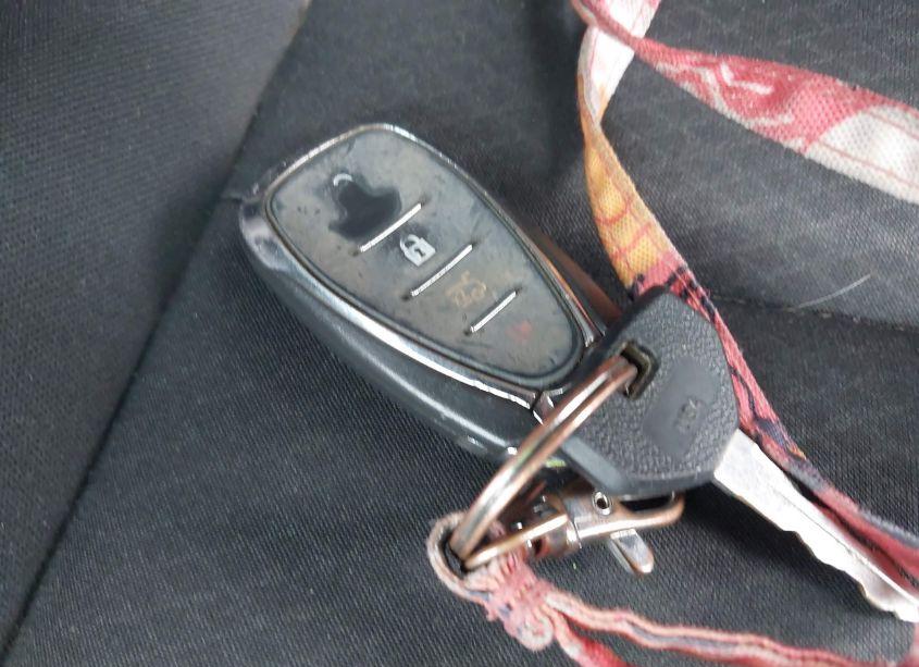 Photo 11 of 2017 Chevrolet Malibu 1LT (VIN 1G1ZE5ST4HF201690)