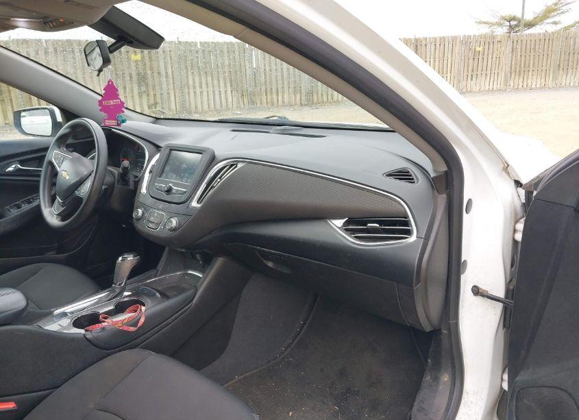 Photo 5 of 2017 Chevrolet Malibu 1LT (VIN 1G1ZE5ST4HF201690)