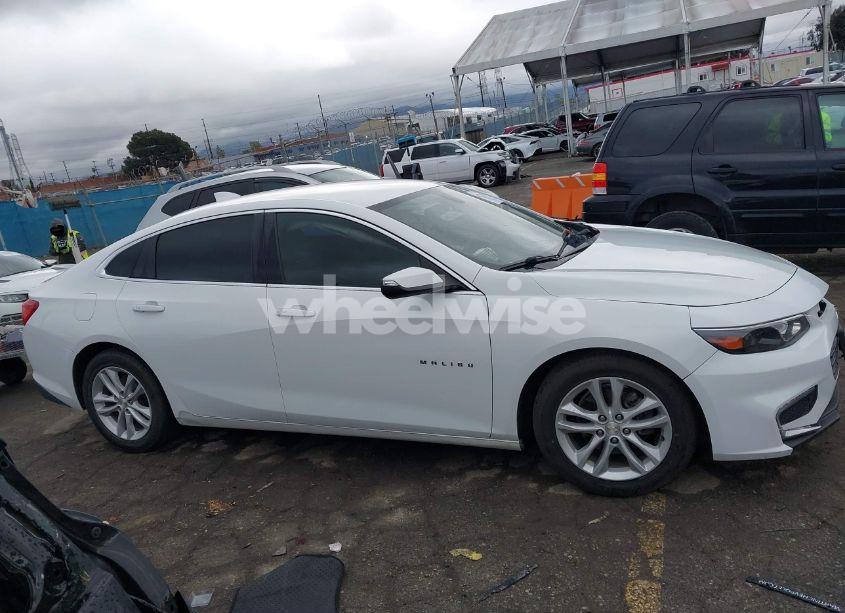 Photo 13 of 2017 Chevrolet Malibu 1LT (VIN 1G1ZE5ST4HF204850)