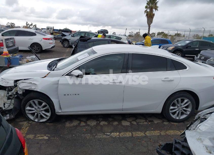 Photo 14 of 2017 Chevrolet Malibu 1LT (VIN 1G1ZE5ST4HF204850)