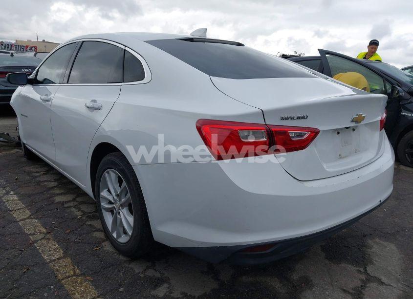 Photo 3 of 2017 Chevrolet Malibu 1LT (VIN 1G1ZE5ST4HF204850)