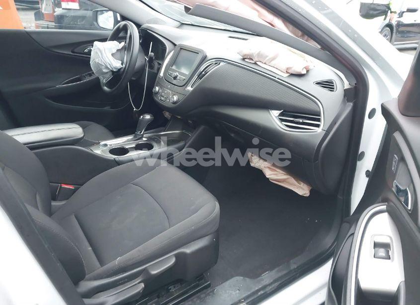 Photo 5 of 2017 Chevrolet Malibu 1LT (VIN 1G1ZE5ST4HF204850)