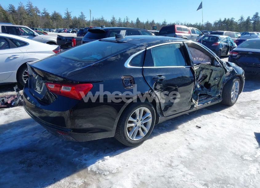 Photo 4 of 2017 Chevrolet Malibu 1LT (VIN 1G1ZE5ST4HF206923)