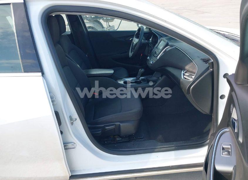 Photo 5 of 2017 Chevrolet Malibu 1LT (VIN 1G1ZE5ST4HF207375)