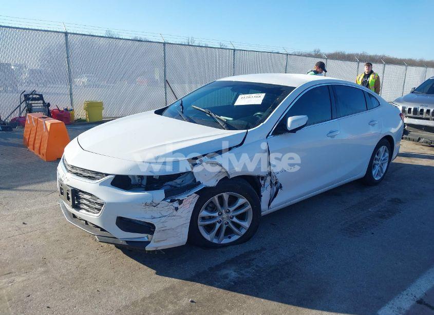 Photo 2 of 2017 Chevrolet Malibu 1LT (VIN 1G1ZE5ST4HF209093)