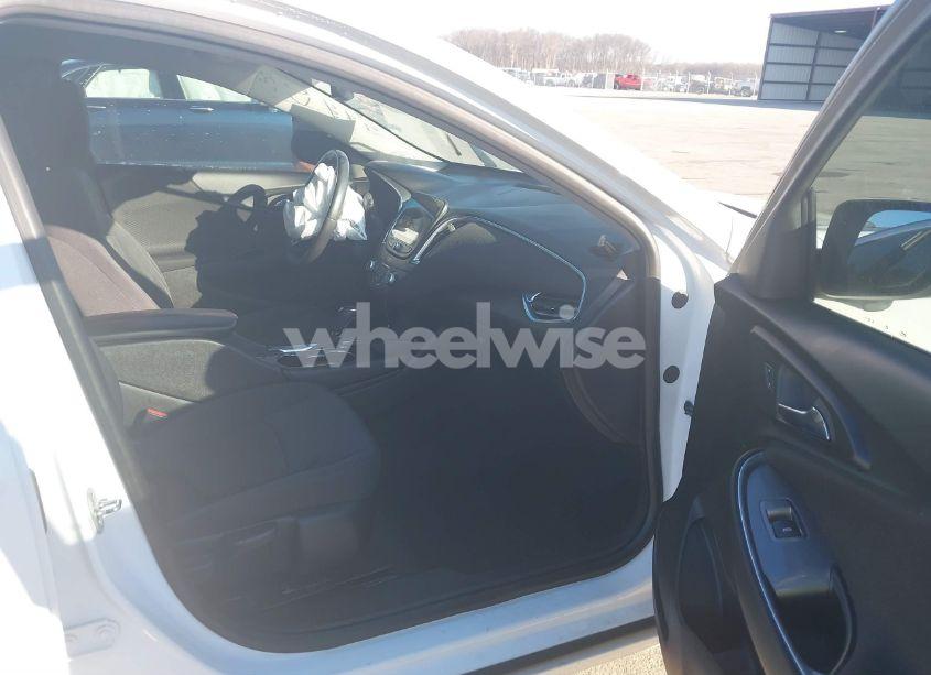 Photo 5 of 2017 Chevrolet Malibu 1LT (VIN 1G1ZE5ST4HF209093)