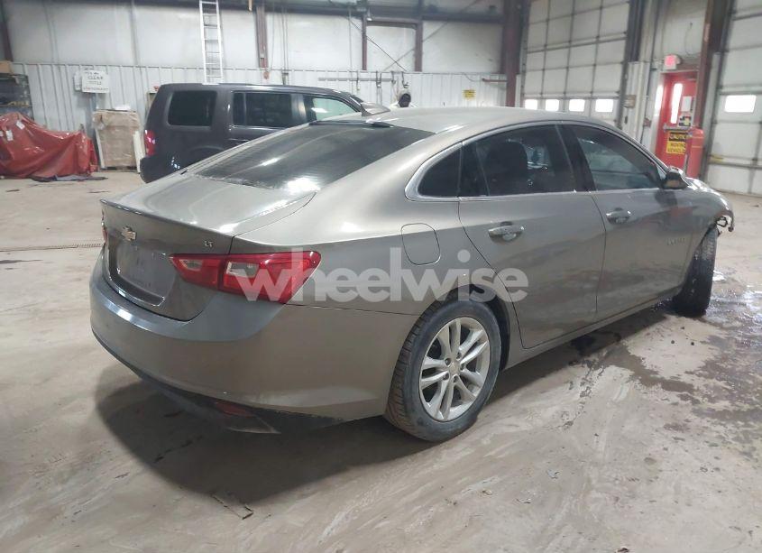 Photo 4 of 2017 Chevrolet Malibu 1LT (VIN 1G1ZE5ST4HF221647)