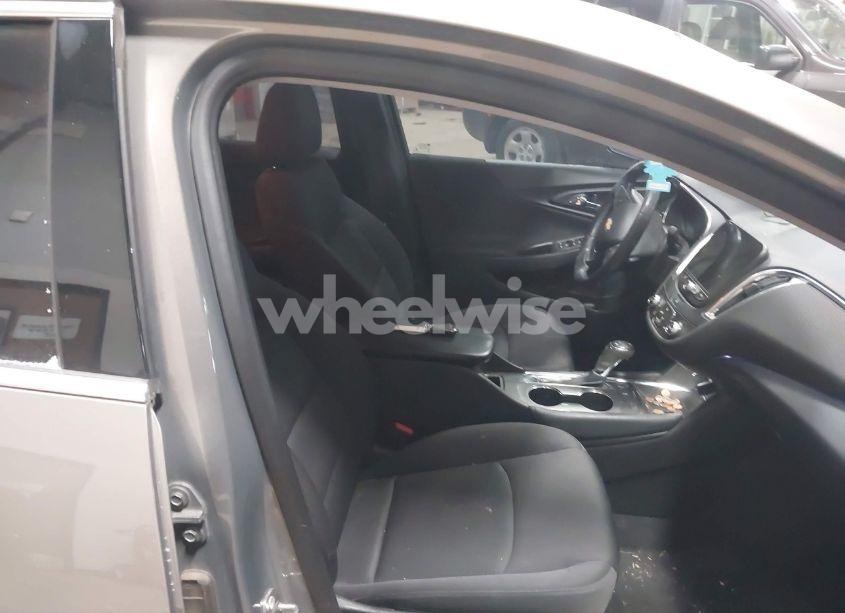 Photo 5 of 2017 Chevrolet Malibu 1LT (VIN 1G1ZE5ST4HF221647)