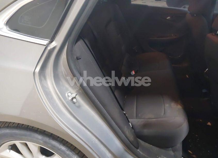 Photo 8 of 2017 Chevrolet Malibu 1LT (VIN 1G1ZE5ST4HF221647)