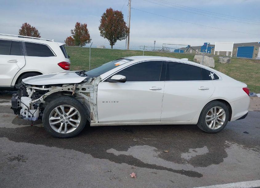 Photo 15 of 2017 Chevrolet Malibu 1LT (VIN 1G1ZE5ST4HF238318)