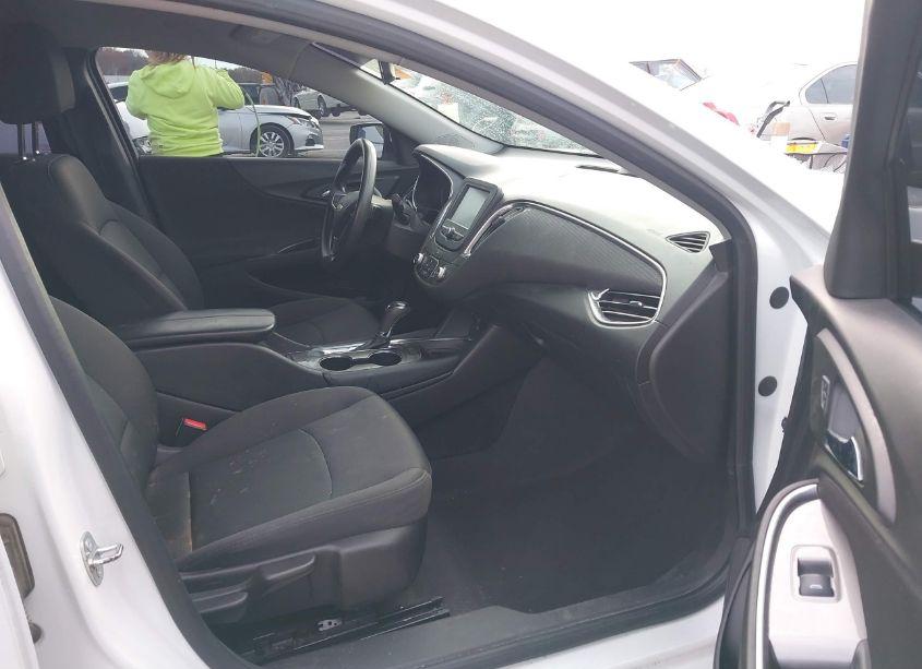 Photo 5 of 2017 Chevrolet Malibu 1LT (VIN 1G1ZE5ST4HF238318)