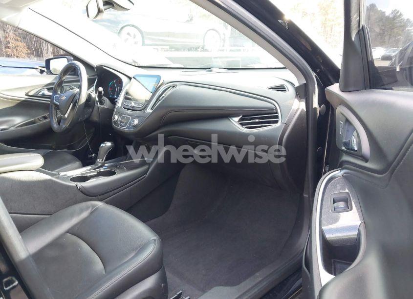 Photo 5 of 2017 Chevrolet Malibu 1LT (VIN 1G1ZE5ST4HF239260)