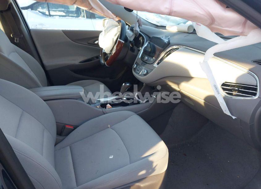 Photo 5 of 2017 Chevrolet Malibu 1LT (VIN 1G1ZE5ST4HF258519)