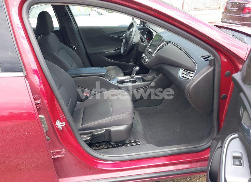 Photo 5 of 2017 Chevrolet Malibu 1LT (VIN 1G1ZE5ST4HF260660)