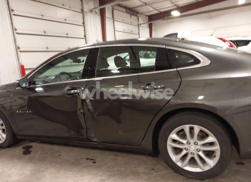 Photo 14 of 2017 Chevrolet Malibu 1LT (VIN 1G1ZE5ST4HF263896)