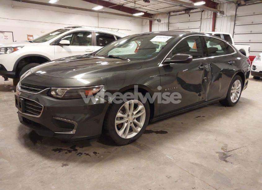 Photo 2 of 2017 Chevrolet Malibu 1LT (VIN 1G1ZE5ST4HF263896)