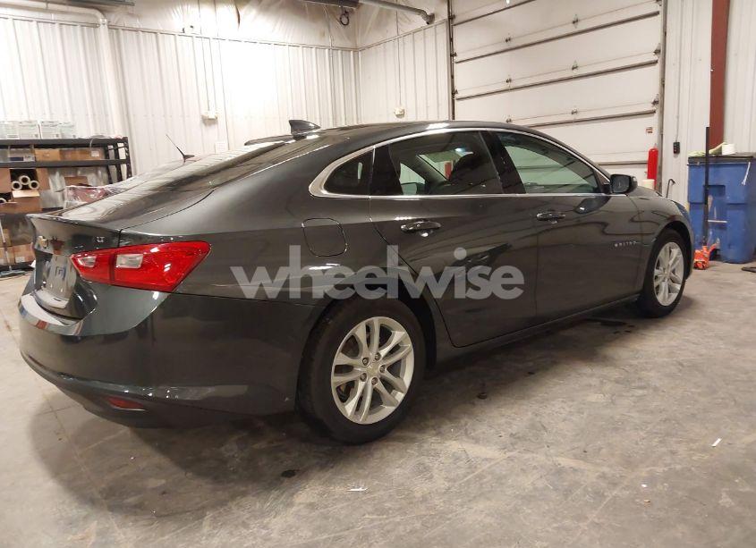 Photo 4 of 2017 Chevrolet Malibu 1LT (VIN 1G1ZE5ST4HF263896)