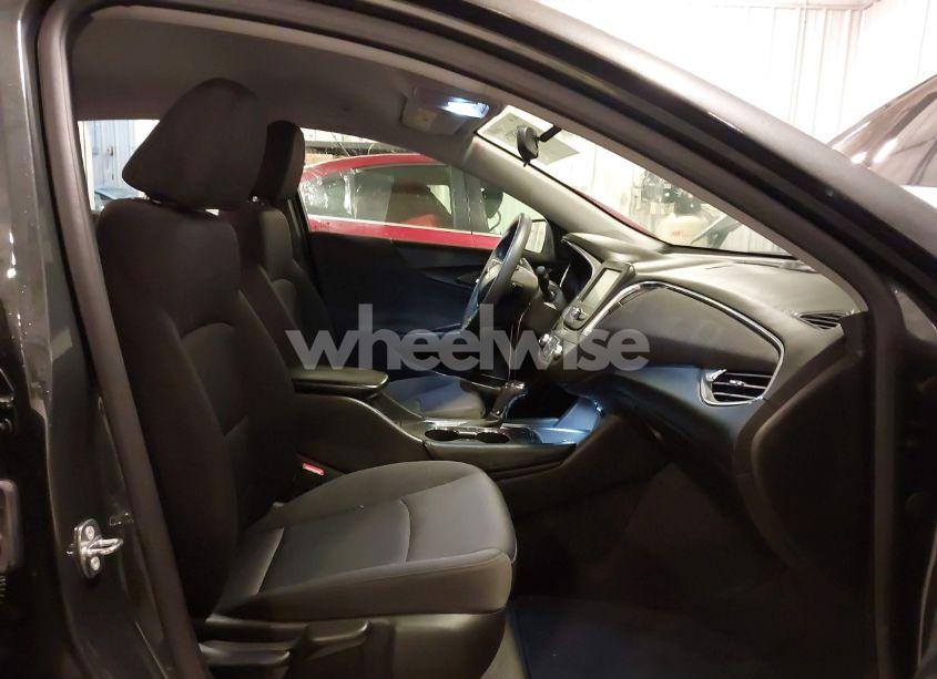 Photo 5 of 2017 Chevrolet Malibu 1LT (VIN 1G1ZE5ST4HF263896)