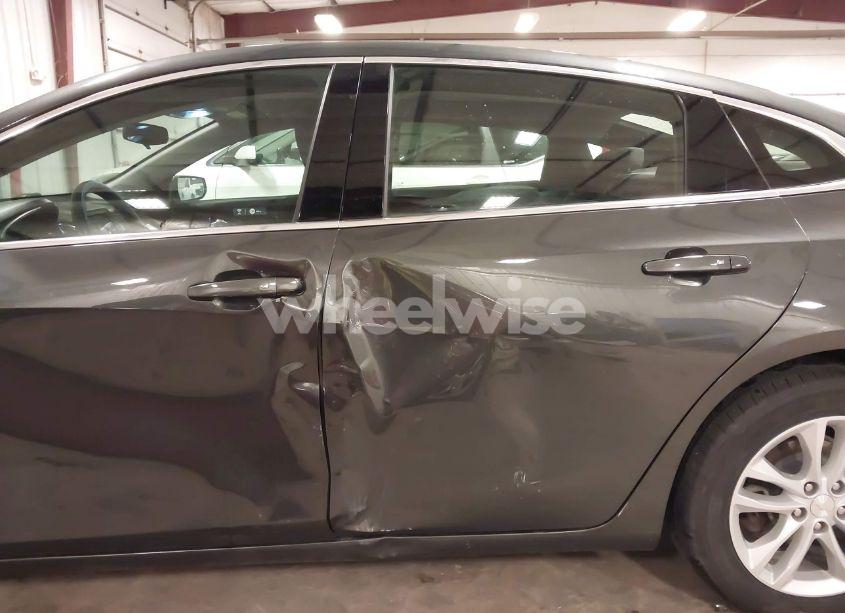 Photo 6 of 2017 Chevrolet Malibu 1LT (VIN 1G1ZE5ST4HF263896)