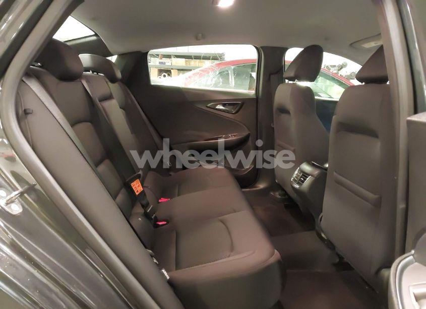 Photo 8 of 2017 Chevrolet Malibu 1LT (VIN 1G1ZE5ST4HF263896)