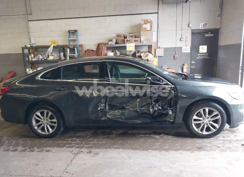 Photo 14 of 2017 Chevrolet Malibu 1LT (VIN 1G1ZE5ST4HF265132)