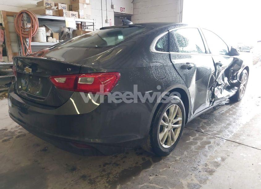 Photo 4 of 2017 Chevrolet Malibu 1LT (VIN 1G1ZE5ST4HF265132)