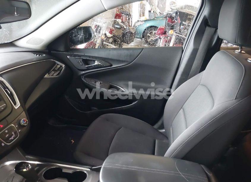 Photo 5 of 2017 Chevrolet Malibu 1LT (VIN 1G1ZE5ST4HF265132)