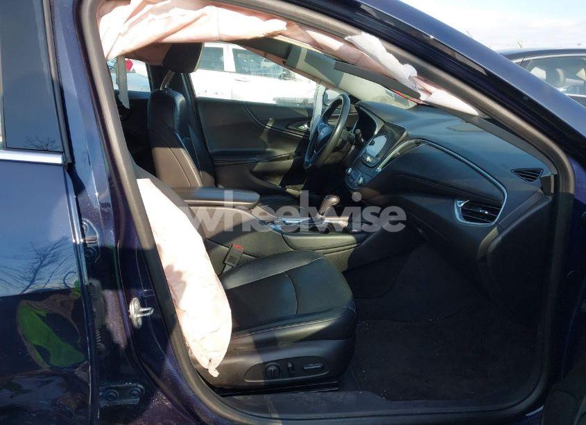 Photo 5 of 2016 Chevrolet Malibu 1LT (VIN 1G1ZE5ST5GF181304)