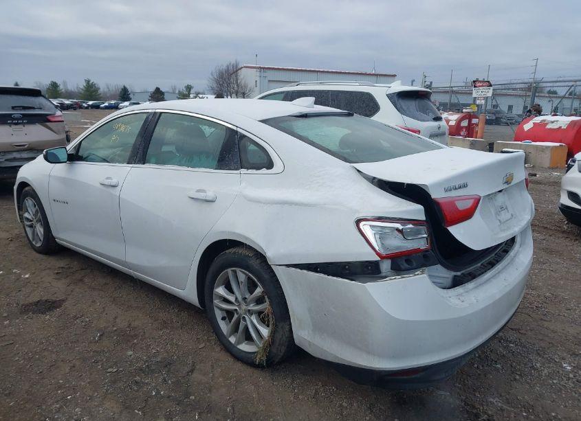 Photo 3 of 2016 Chevrolet Malibu 1LT (VIN 1G1ZE5ST5GF197390)