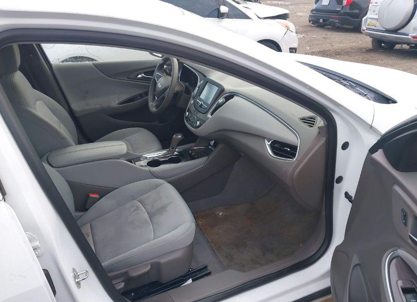 Photo 5 of 2016 Chevrolet Malibu 1LT (VIN 1G1ZE5ST5GF197390)