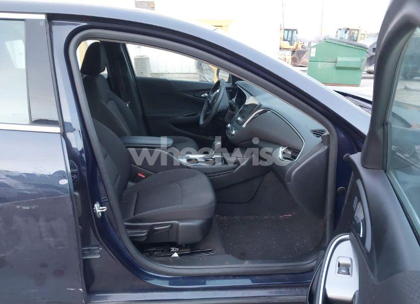 Photo 5 of 2016 Chevrolet Malibu 1LT (VIN 1G1ZE5ST5GF201308)