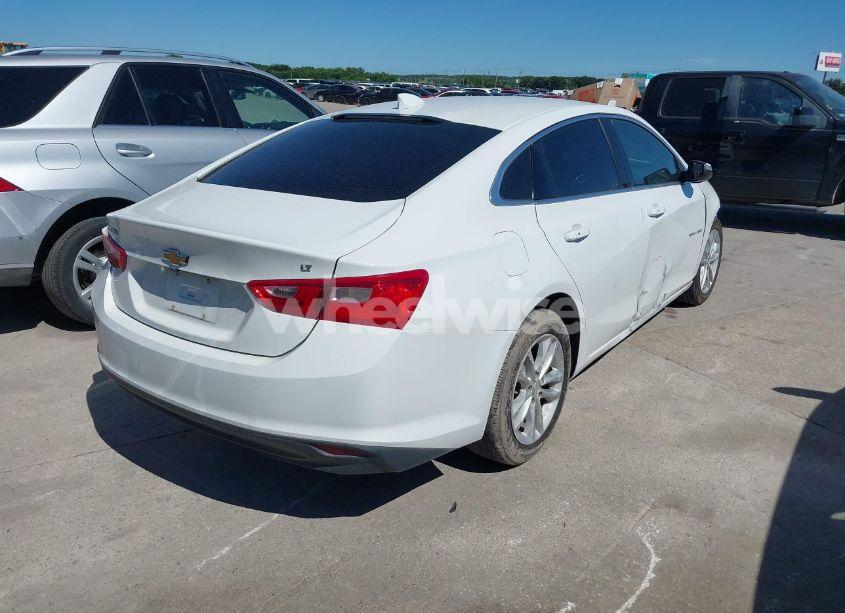 Photo 4 of 2016 Chevrolet Malibu 1LT (VIN 1G1ZE5ST5GF204614)