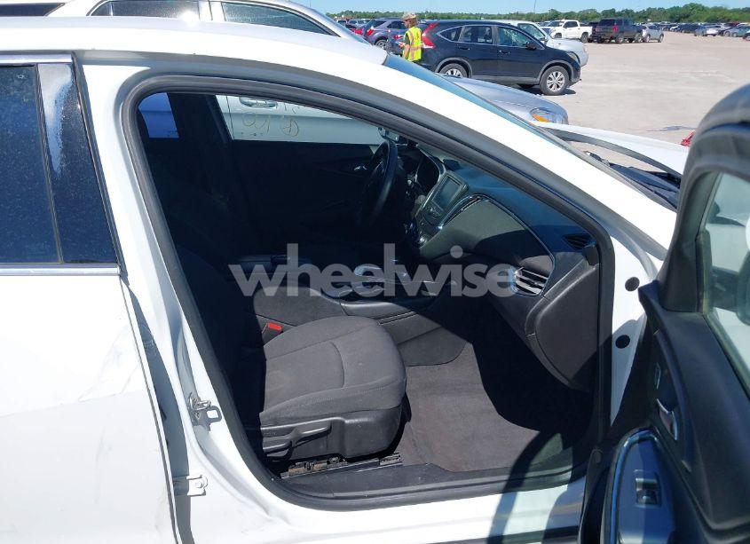 Photo 5 of 2016 Chevrolet Malibu 1LT (VIN 1G1ZE5ST5GF204614)