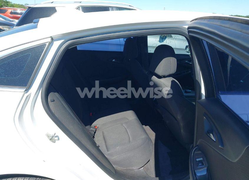 Photo 8 of 2016 Chevrolet Malibu 1LT (VIN 1G1ZE5ST5GF204614)