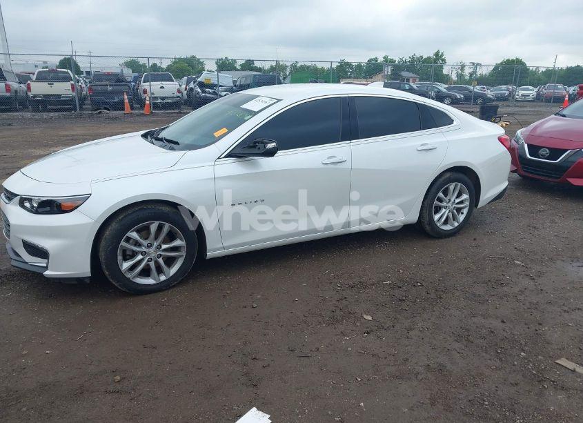 Photo 2 of 2016 Chevrolet Malibu 1LT (VIN 1G1ZE5ST5GF210008)