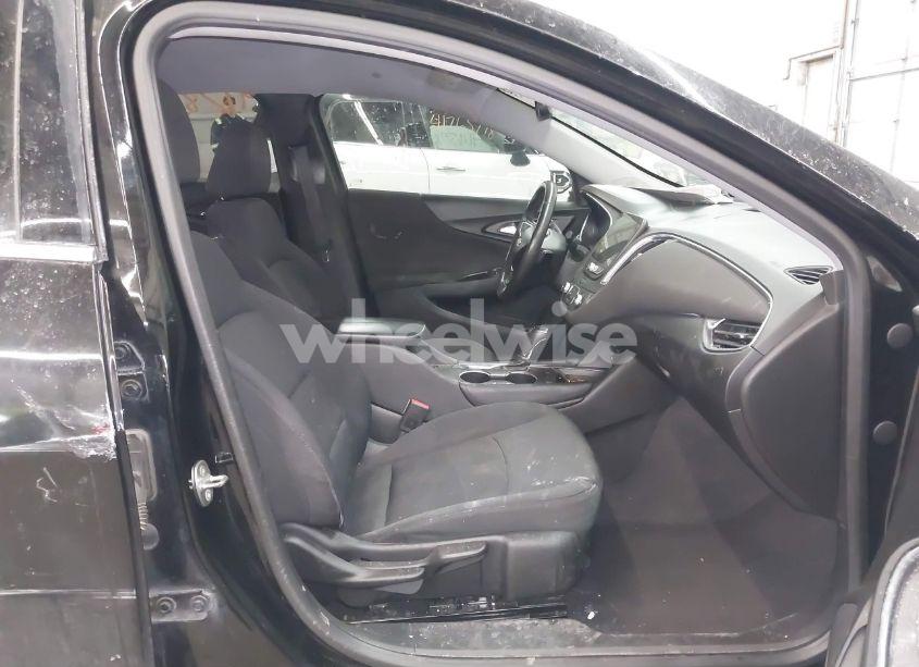 Photo 5 of 2016 Chevrolet Malibu 1LT (VIN 1G1ZE5ST5GF220392)