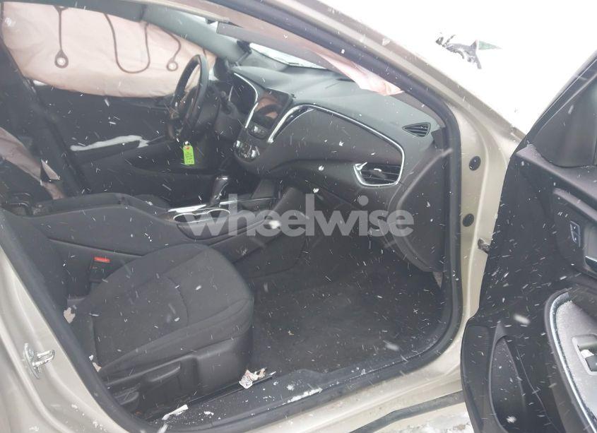 Photo 5 of 2016 Chevrolet Malibu 1LT (VIN 1G1ZE5ST5GF265932)