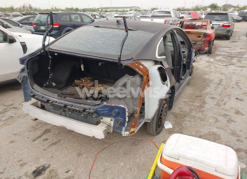 Photo 4 of 2016 Chevrolet Malibu 1LT (VIN 1G1ZE5ST5GF269575)