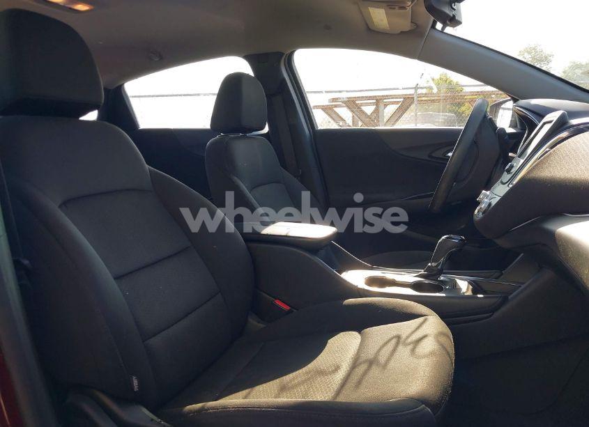 Photo 5 of 2016 Chevrolet Malibu 1LT (VIN 1G1ZE5ST5GF304616)