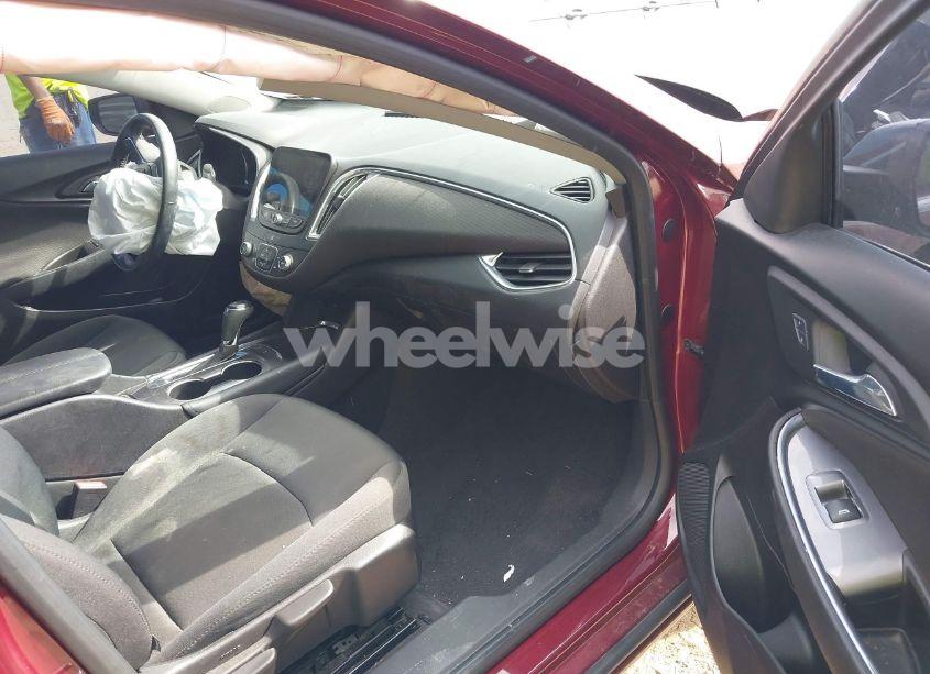 Photo 5 of 2016 Chevrolet Malibu 1LT (VIN 1G1ZE5ST5GF322985)