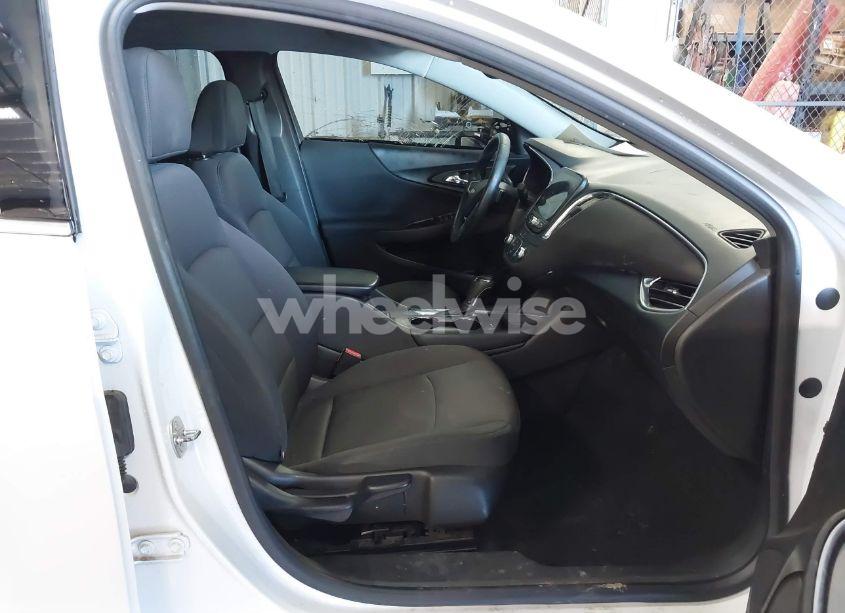 Photo 5 of 2016 Chevrolet Malibu 1LT (VIN 1G1ZE5ST5GF337907)