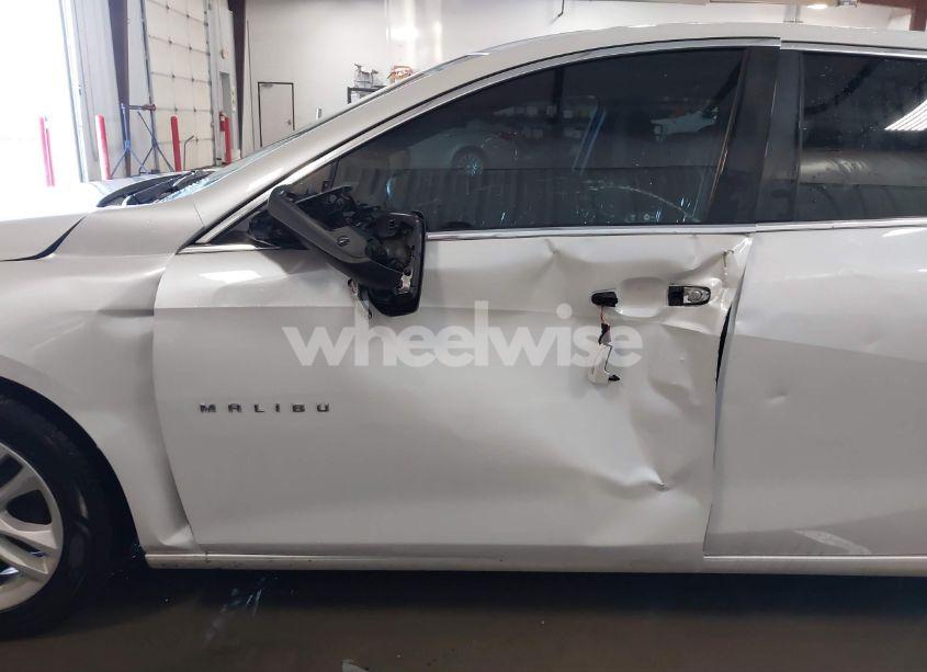 Photo 6 of 2016 Chevrolet Malibu 1LT (VIN 1G1ZE5ST5GF337907)