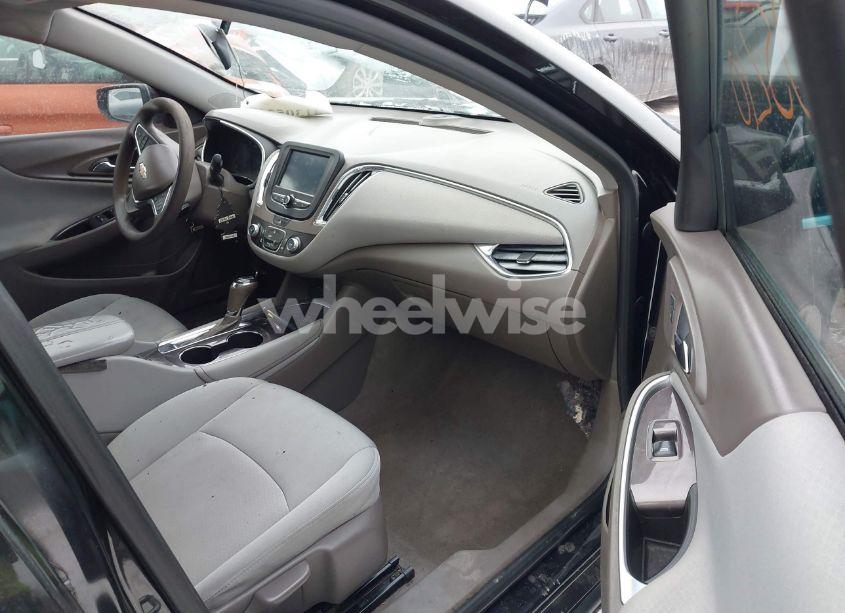 Photo 5 of 2016 Chevrolet Malibu 1LT (VIN 1G1ZE5ST5GF349958)