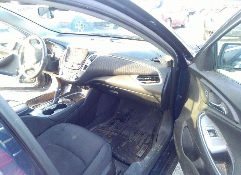 Photo 5 of 2016 Chevrolet Malibu 1LT (VIN 1G1ZE5ST5GF352696)