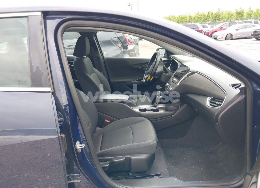 Photo 5 of 2017 Chevrolet Malibu 1LT (VIN 1G1ZE5ST5HF103560)