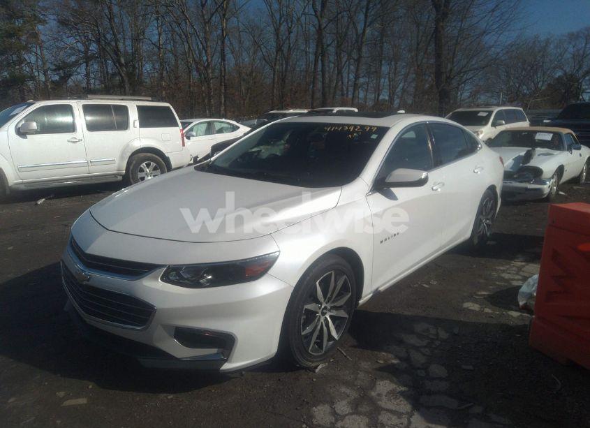 Photo 2 of 2017 Chevrolet Malibu 1LT (VIN 1G1ZE5ST5HF105888)