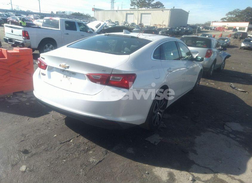 Photo 4 of 2017 Chevrolet Malibu 1LT (VIN 1G1ZE5ST5HF105888)