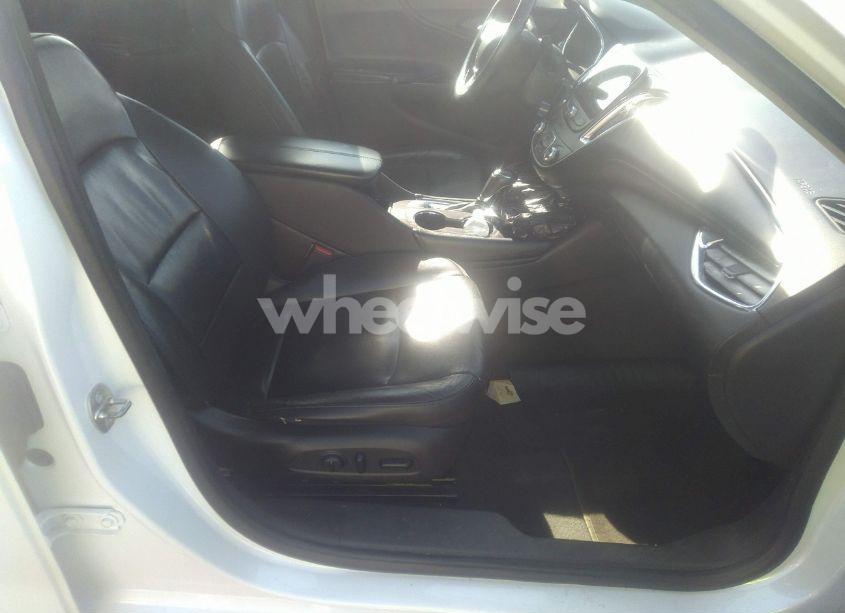 Photo 5 of 2017 Chevrolet Malibu 1LT (VIN 1G1ZE5ST5HF105888)